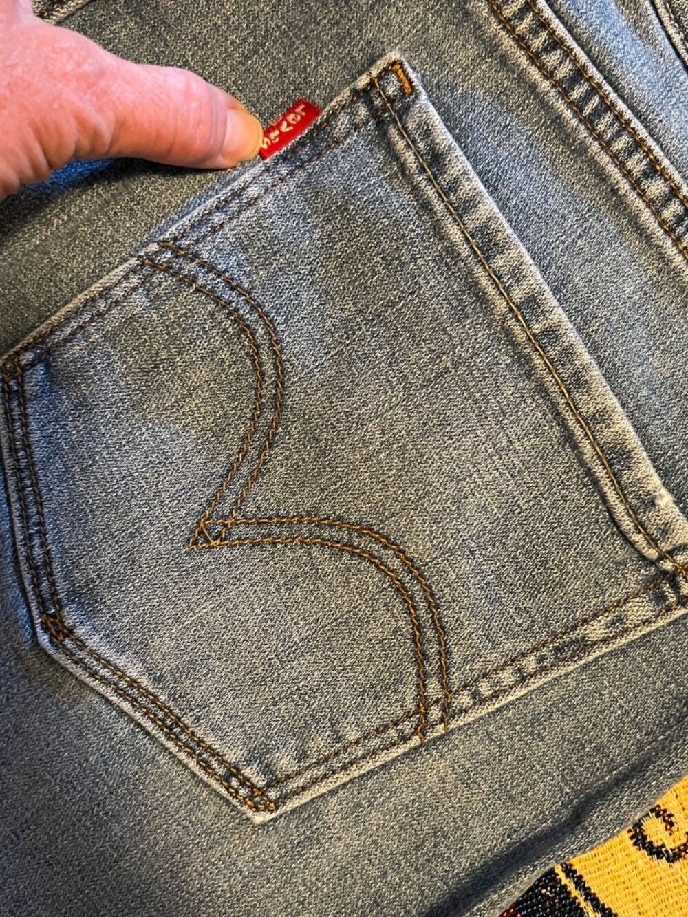 Levi's 525 Jeans Womens 14 M Light Wash Straight Leg Perfect Waist Distressed - Picture 16 of 16